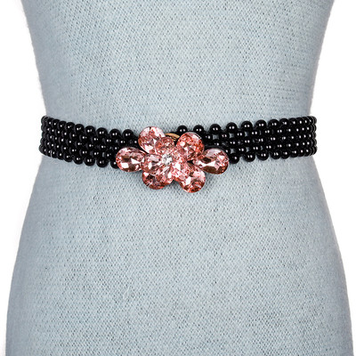 Cureaua elegantă pentru femei este din pietre decorative