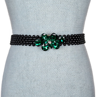 Cureaua elegantă pentru femei este din pietre decorative