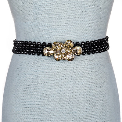 Cureaua elegantă pentru femei este din pietre decorative