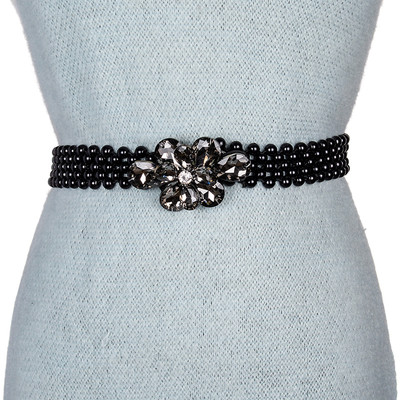Cureaua elegantă pentru femei este din pietre decorative
