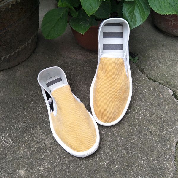 Mocasini moderni pentru barbati cu modele in mai multe culori