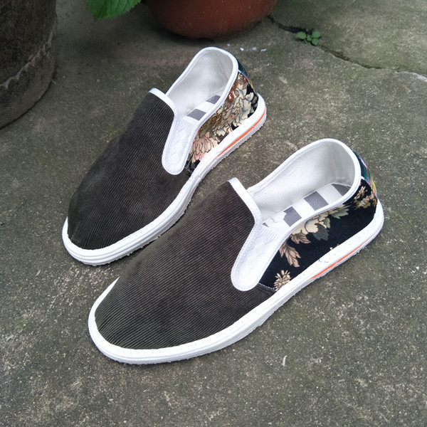 Mocasini moderni pentru barbati cu modele in mai multe culori