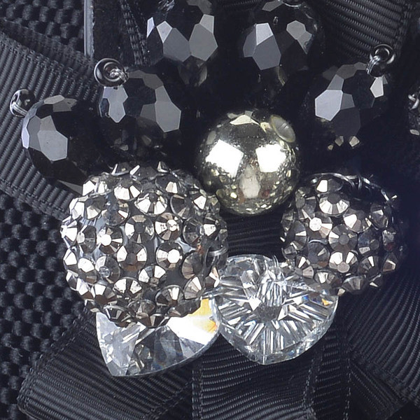 Cureaua de dama eleganta cu pietre decorative