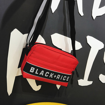 O cadă mică zilnică cu o inscripție pentru bărbați