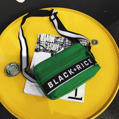 O cadă mică zilnică cu o inscripție pentru bărbați