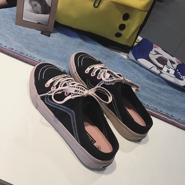 Mocasini moderni de dama cu sireturi in doua culori