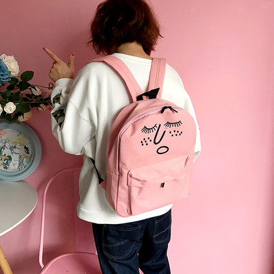 Άνετο δερμάτινο σακίδιο με κεντήματα σε τέσσερα χρώματα