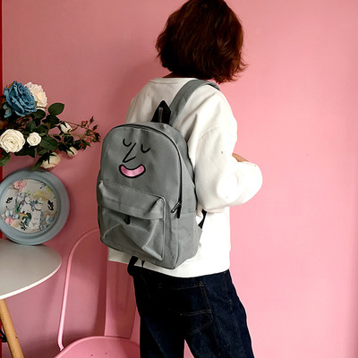 Άνετο δερμάτινο σακίδιο με κεντήματα σε τέσσερα χρώματα