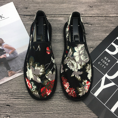 Mocasini moderni cu aplicatie potriviti pentru barbati si femei in diferite modele