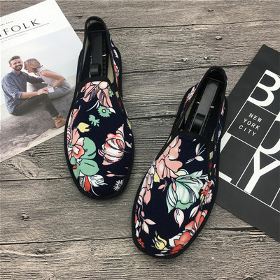 Mocasini moderni cu aplicatie potriviti pentru barbati si femei in diferite modele