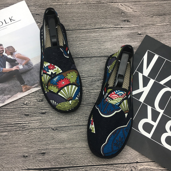 Mocasini moderni cu aplicatie potriviti pentru barbati si femei in diferite modele