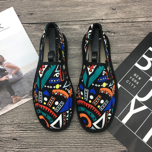 Mocasini moderni cu aplicatie potriviti pentru barbati si femei in diferite modele