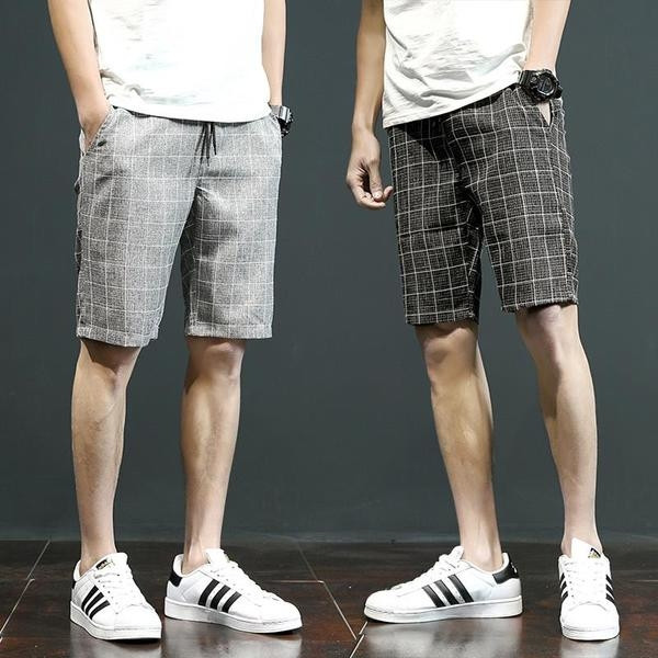 Pantaloni scurți eleganti în carouri, cu buzunare