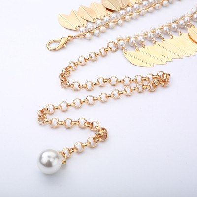 Cureaua subtire de dama cu pandantive de culoare aurie