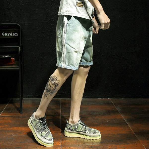 Pantaloni scurți din denim cu margine albă în lateral