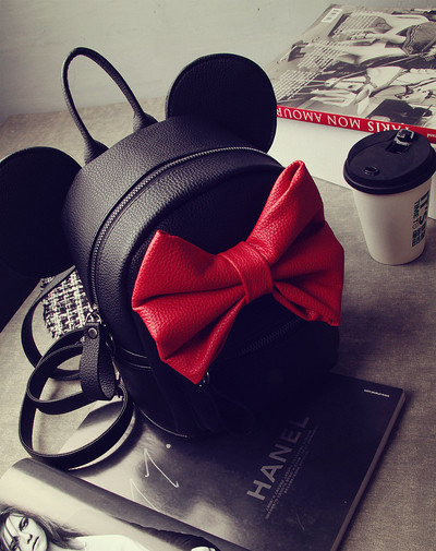 Γυναικείο σακίδιο σε μαύρο με κορδέλα και 3D διακόσμηση