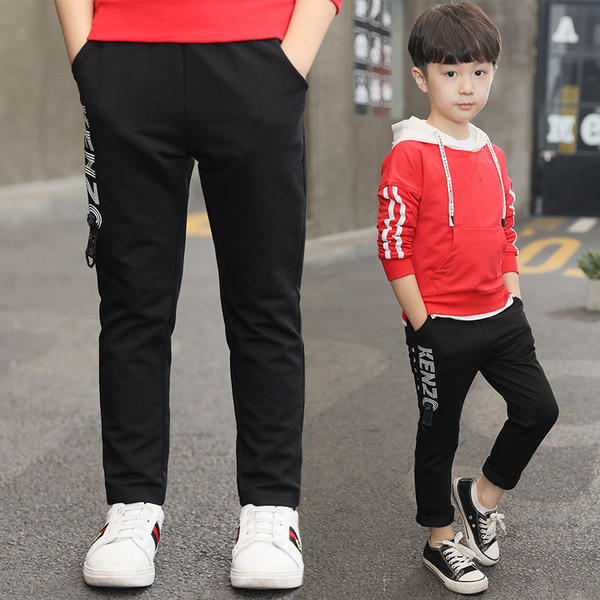 Pantaloni casual pentru băieți de culoare închisă cu inscripție