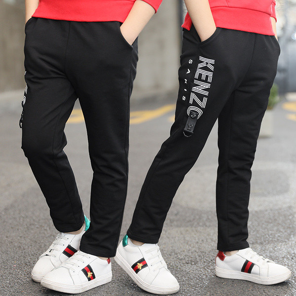 Pantaloni casual pentru băieți de culoare închisă cu inscripție