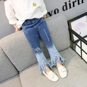 Blugi de copii pentru o fată cu motive rupte