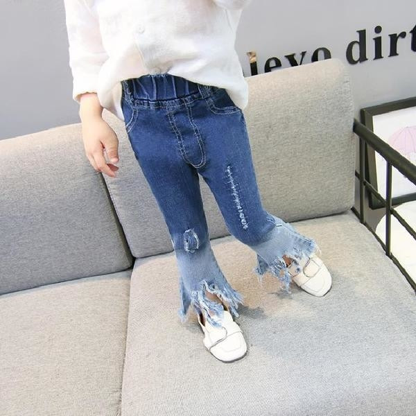 Blugi de copii pentru o fată cu motive rupte