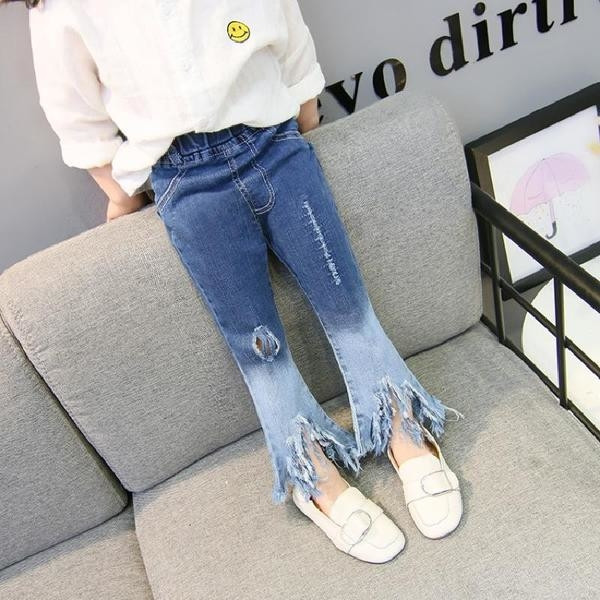 Blugi de copii pentru o fată cu motive rupte