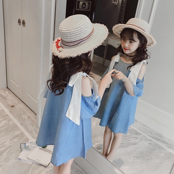 Rochie eterica pentru copii cu umerii goi cu cravate si panglici