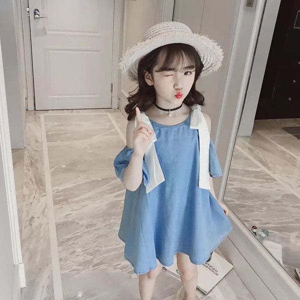 Rochie eterica pentru copii cu umerii goi cu cravate si panglici