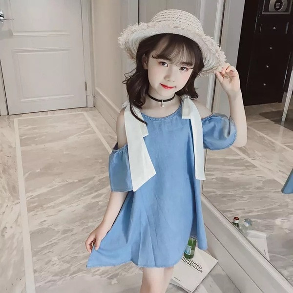 Rochie eterica pentru copii cu umerii goi cu cravate si panglici