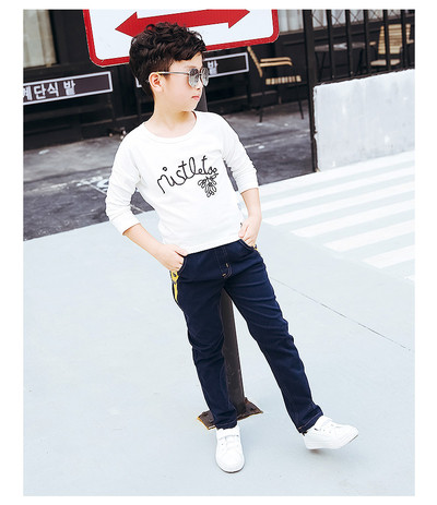 Blugi pentru copii potriviți pentru utilizarea de zi cu zi cu motive colorate și broderii