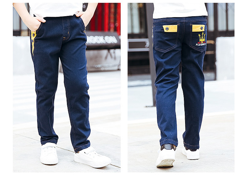 Blugi pentru copii potriviți pentru utilizarea de zi cu zi cu motive colorate și broderii