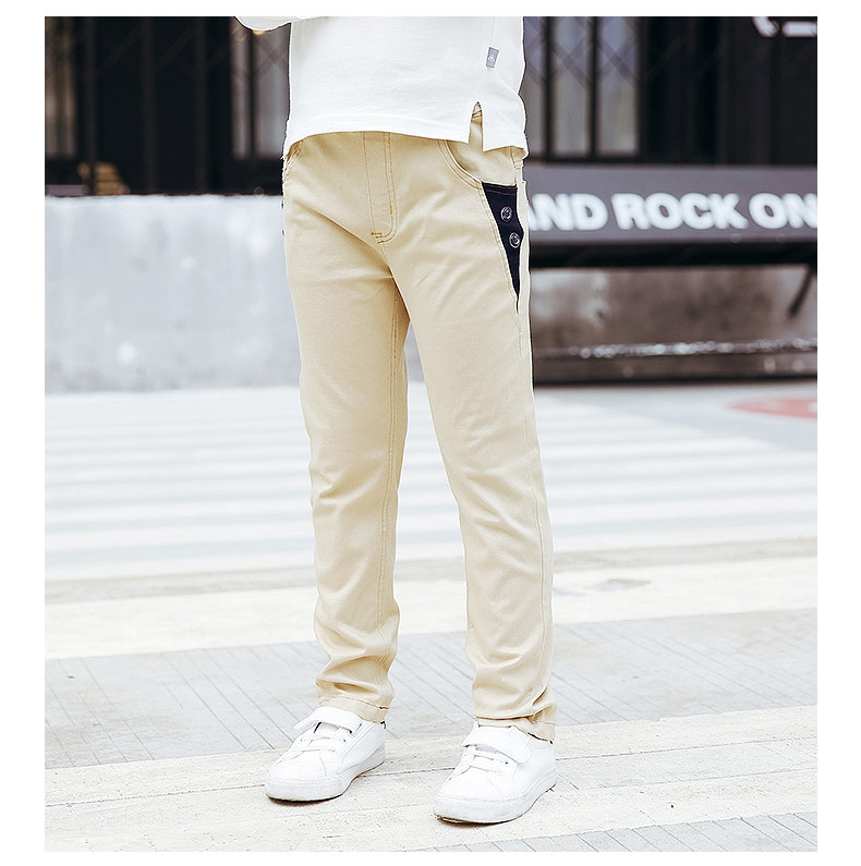 Blugi pentru copii potriviți pentru utilizarea de zi cu zi cu motive colorate și broderii