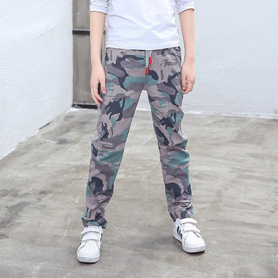 Παιδικά casual παντελόνια με καμουφλάζ στοιχεία