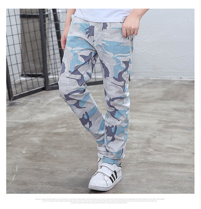 Παιδικά casual παντελόνια με καμουφλάζ στοιχεία