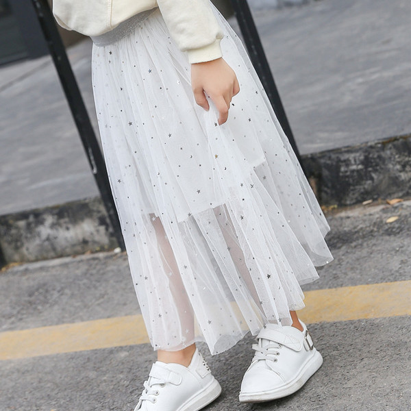 Fusta moderna pentru copii cu tul si broderie alb-negru