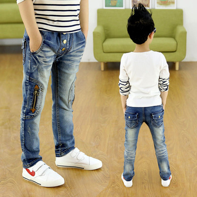 Детски модерни дънки в няколко модела с имитация външен шев, метална декорация и бродерия