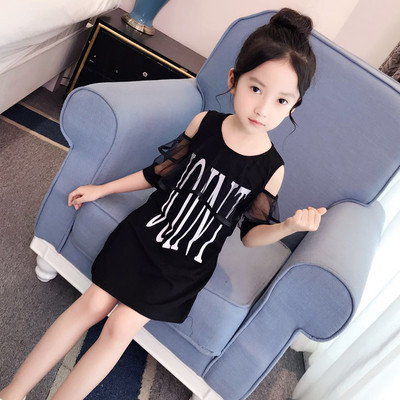 Детска ежедневна рокля с голи рамене и надпис в бял и черен цвят