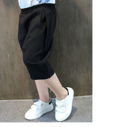 Pantalonii copii tip pantaloni baieti sunt negri