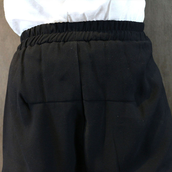 Pantalonii copii tip pantaloni baieti sunt negri