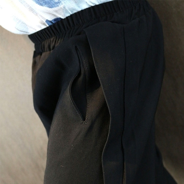 Pantalonii copii tip pantaloni baieti sunt negri