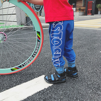 Pantaloni sport și casual pentru copii în mai multe culori cu inscripție