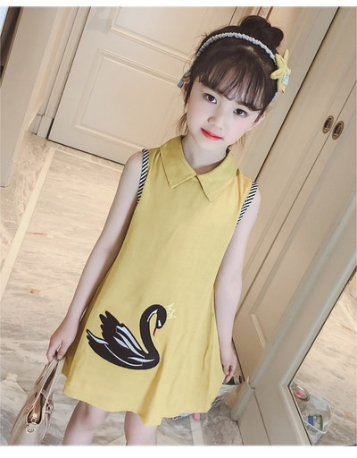 Детска модерна рокля с апликация във бял и жълт цвят