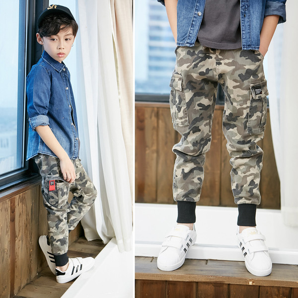 Pantaloni casual de camuflaj pentru copii cu elastic la glezna