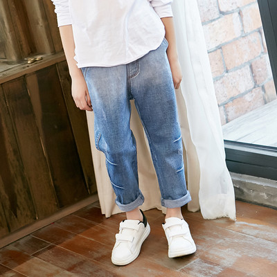 Pantaloni de blugi curați pentru copii de culoare deschisă