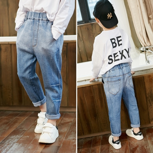 Pantaloni de blugi curați pentru copii de culoare deschisă