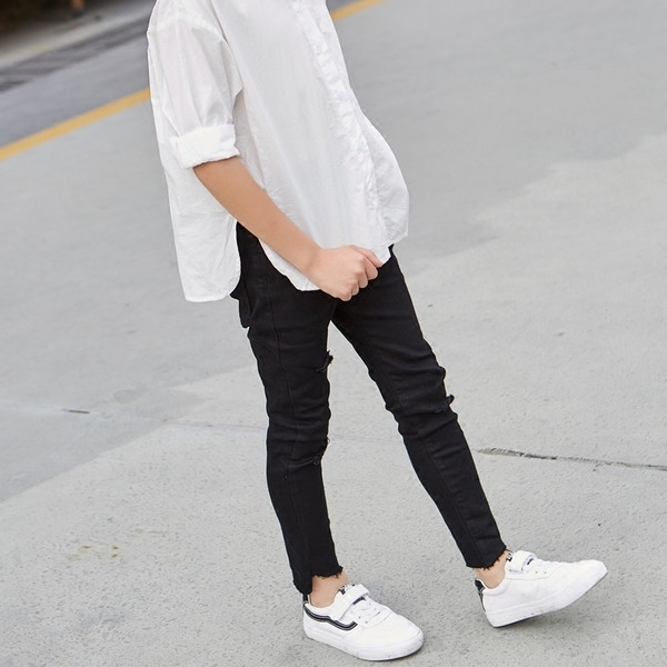 Blugi stilați pentru copii model Slim cu elemente rupte