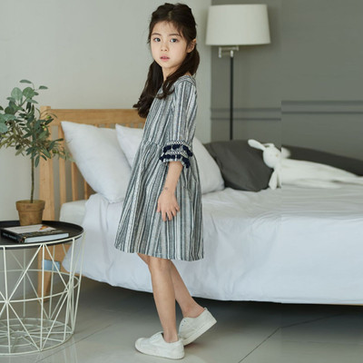 Rochie moderna decupata pentru fete cu maneci 3/4