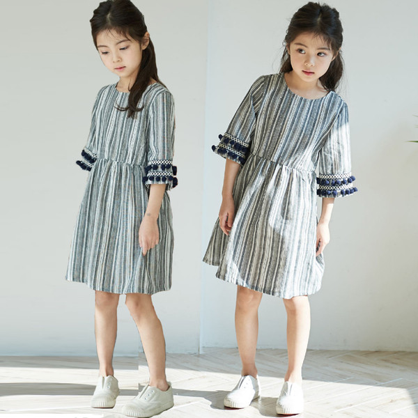 Rochie moderna decupata pentru fete cu maneci 3/4