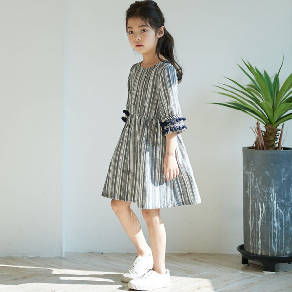 Rochie moderna decupata pentru fete cu maneci 3/4