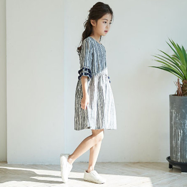 Rochie moderna decupata pentru fete cu maneci 3/4