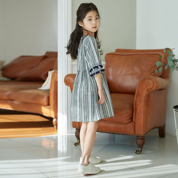 Rochie moderna decupata pentru fete cu maneci 3/4